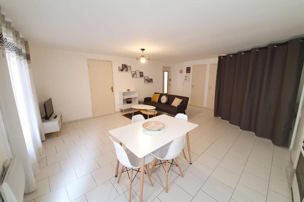 Historical Center Of Pezenas Apartment Luaran gambar