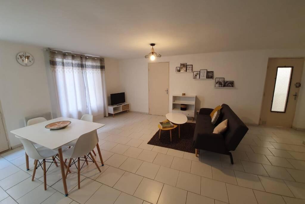 Historical Center Of Pezenas Apartment Luaran gambar