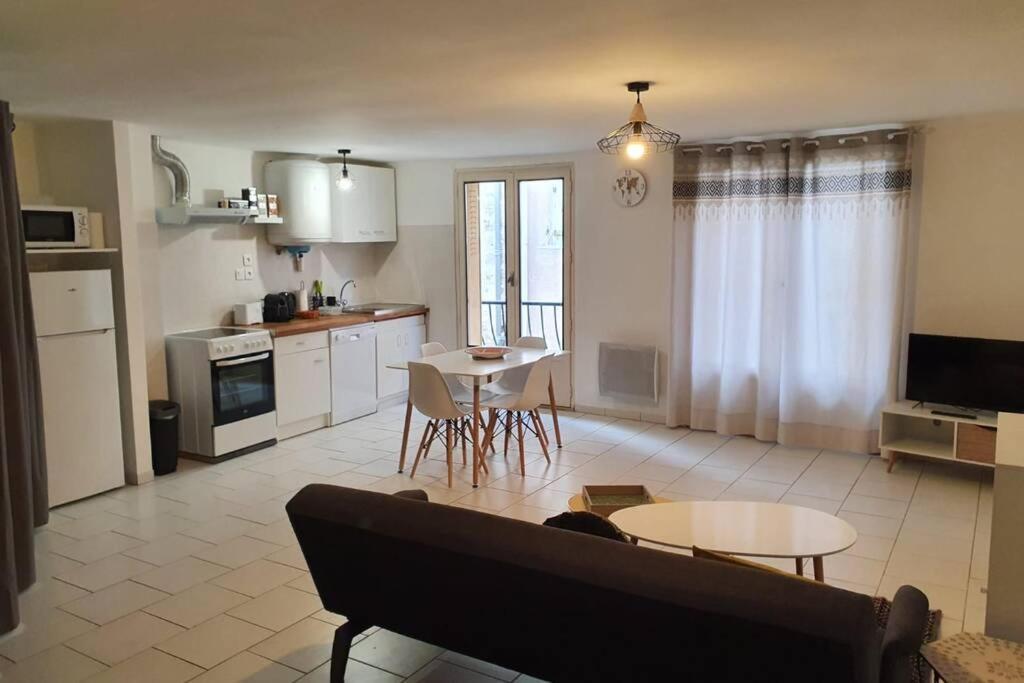 Historical Center Of Pezenas Apartment Luaran gambar