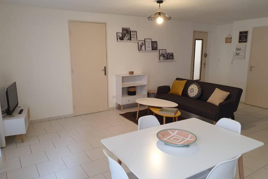 Historical Center Of Pezenas Apartment Luaran gambar